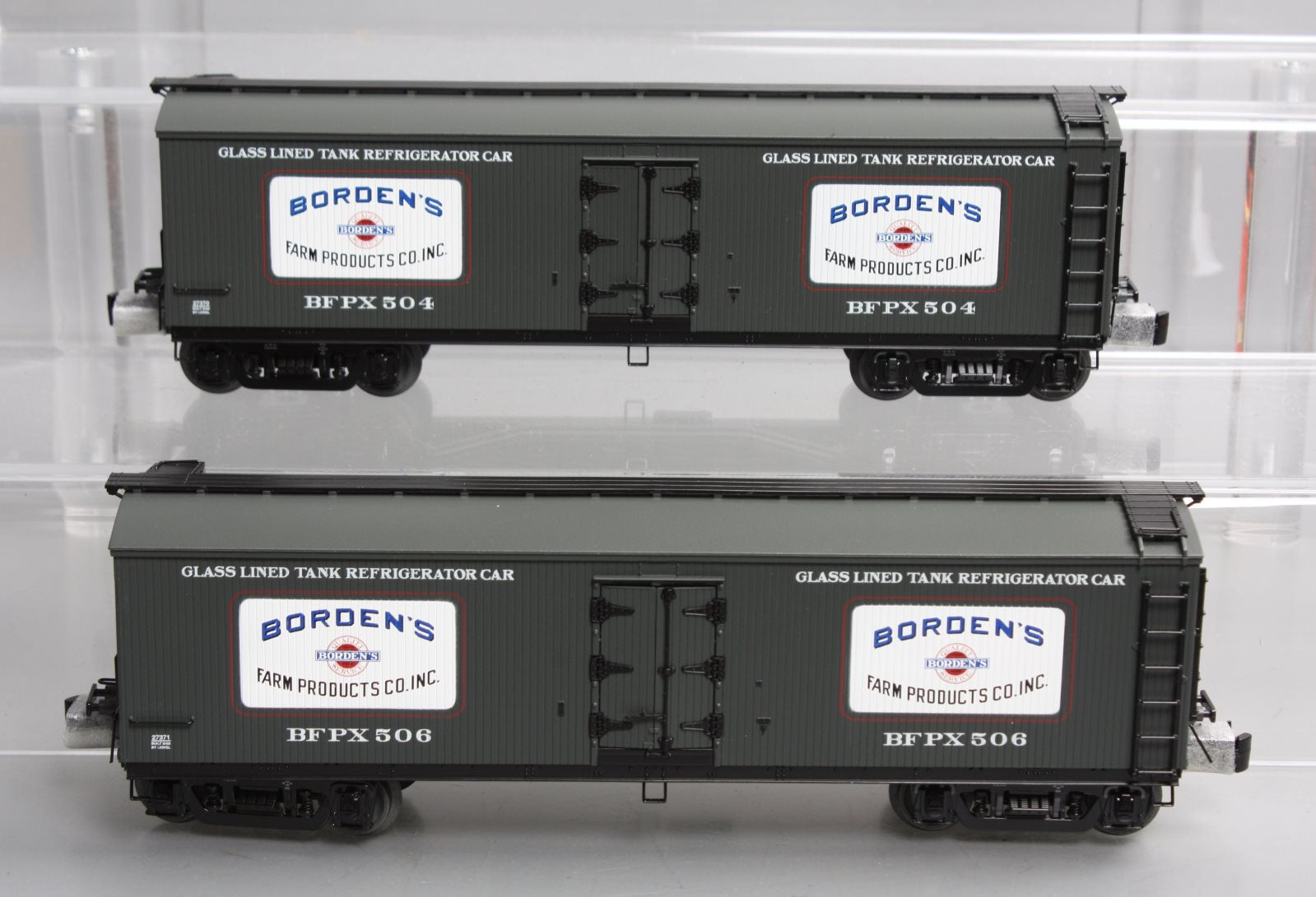 Lionel 6-27369 O Gauge Borden's Milk Car (Set of 2)
