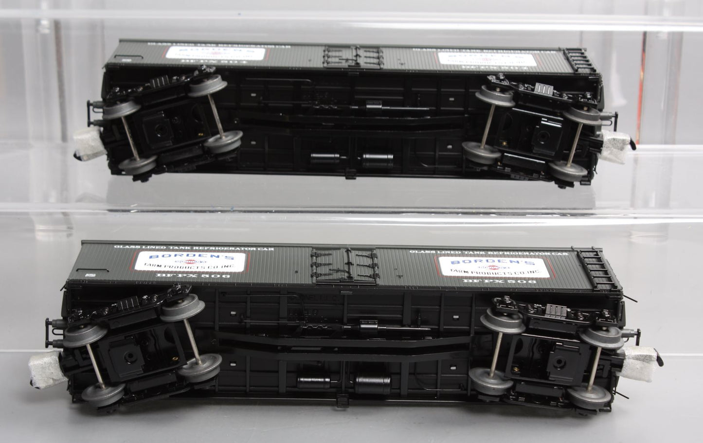 Lionel 6-27369 O Gauge Borden's Milk Car (Set of 2)