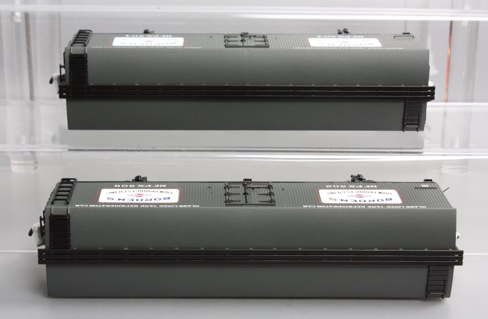 Lionel 6-27369 O Gauge Borden's Milk Car (Set of 2)