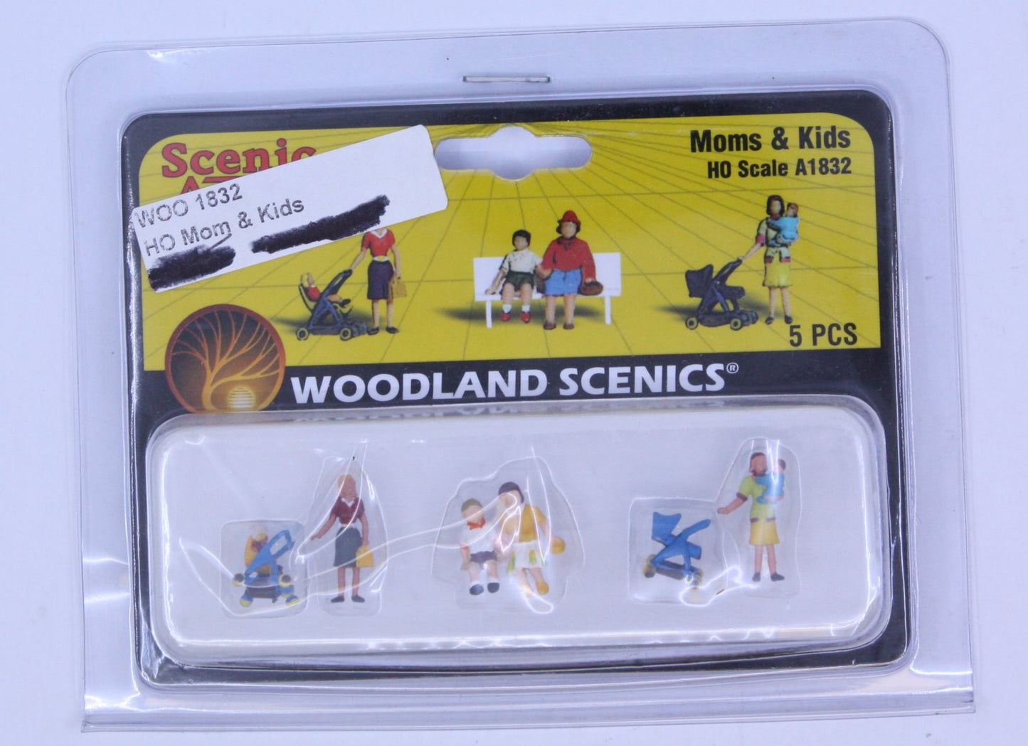 Woodland Scenics A1832 HO Scenic Accents Moms & Kids Figures (Set of 6)