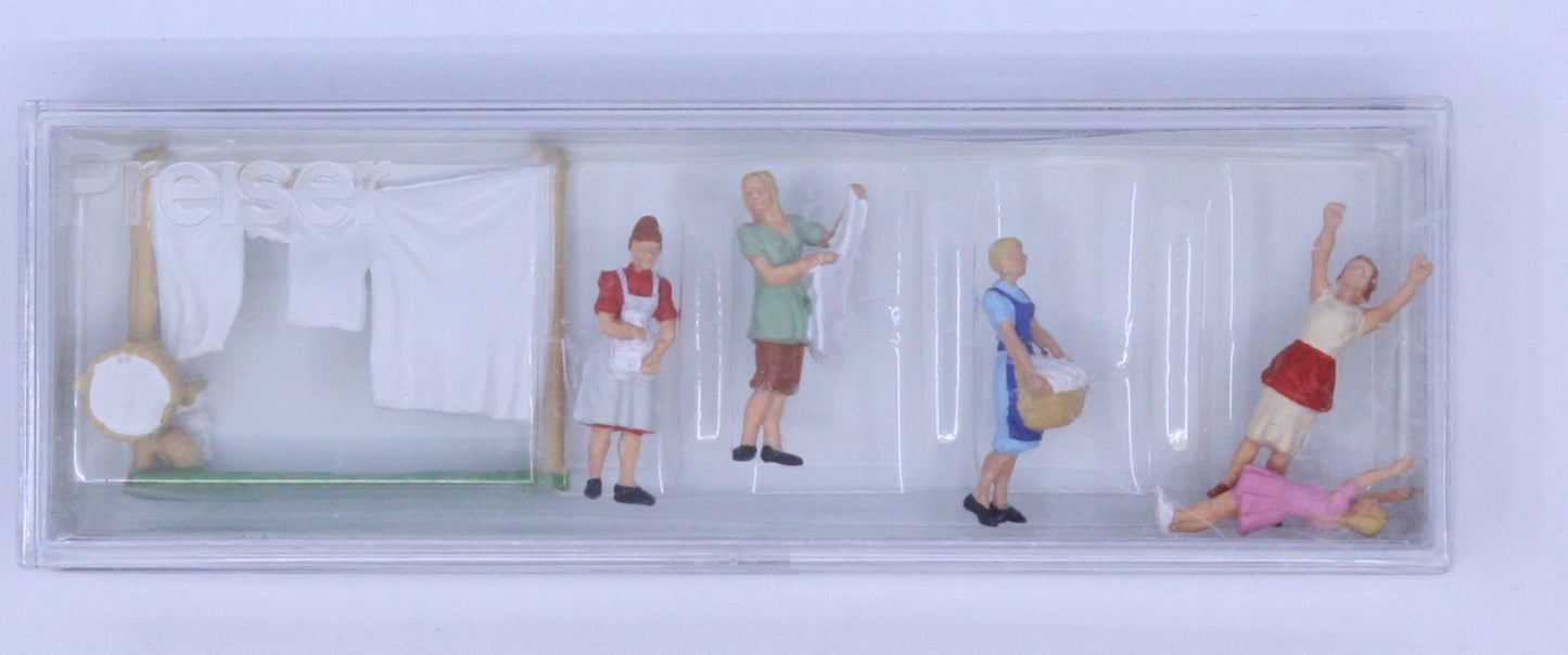 Preiser 10050 HO Women Hanging Laundry Figures (Set of 5)