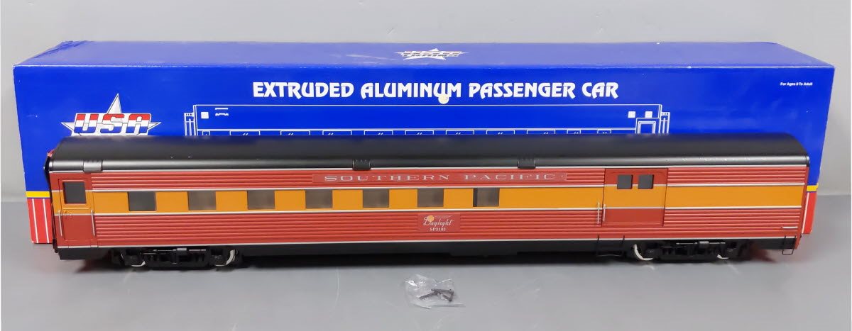 USA Trains 310903 G Southern Pacific "Daylight" Combine Car - Metal Wheels