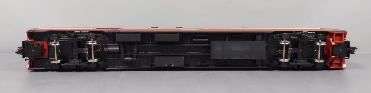 USA Trains 310903 G Southern Pacific "Daylight" Combine Car - Metal Wheels