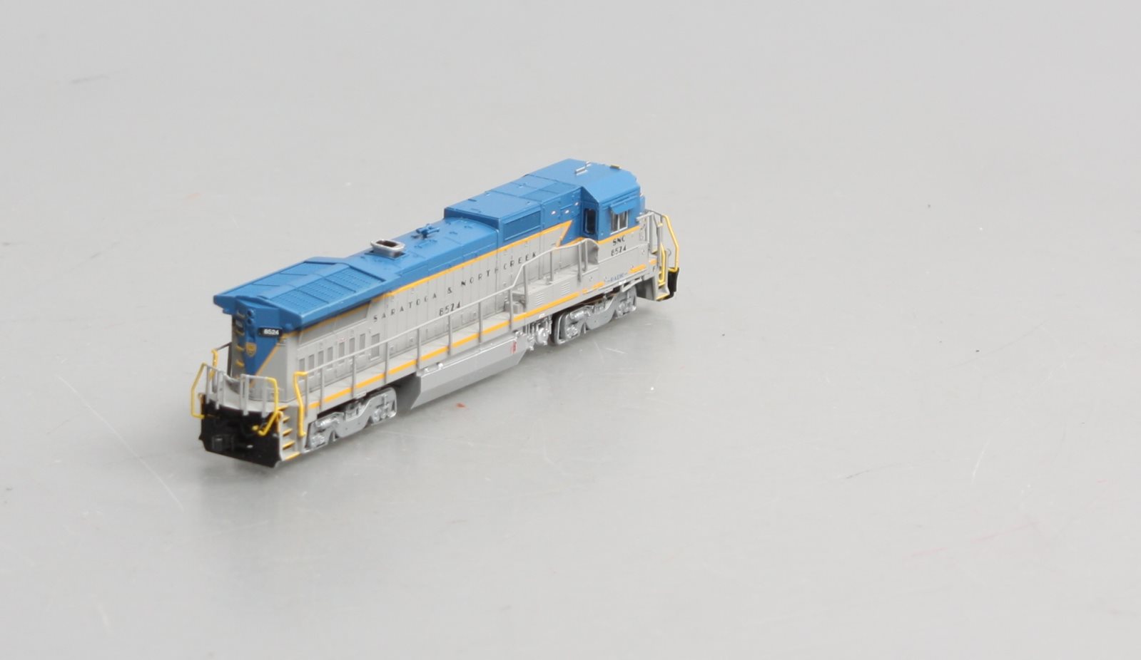 Atlas 40003007 N Saratoga & North Creek DASH 8-40B Diesel Locomotive #8524