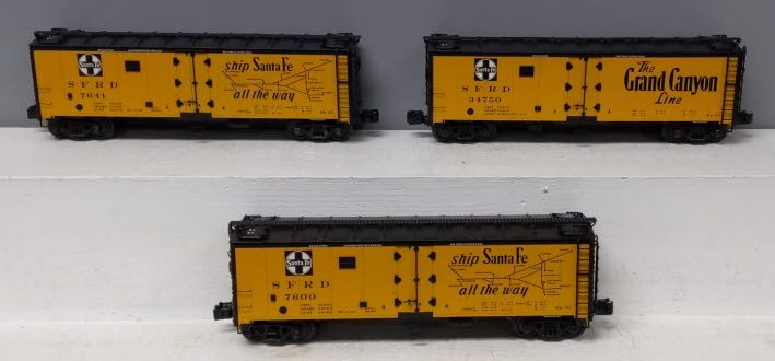Lionel 2326300 O VISIONLINE Santa Fe Reefer Cars with Sound