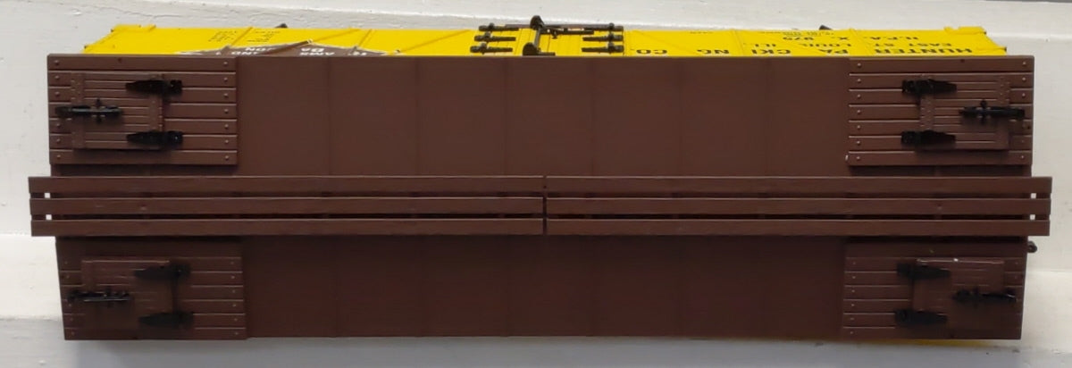 USA Trains R15019 G Hunter Packing Co. Outsided Braced Box Cars (Yellow/Brown)