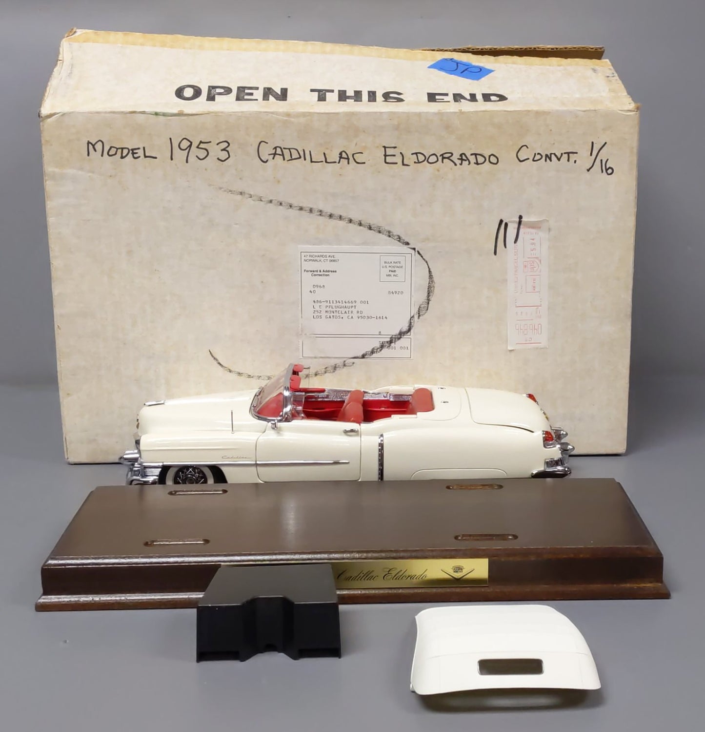Danbury Mint 1953 1:16 Cream Cadillac Eldorado w/ Base Stand EX/Box