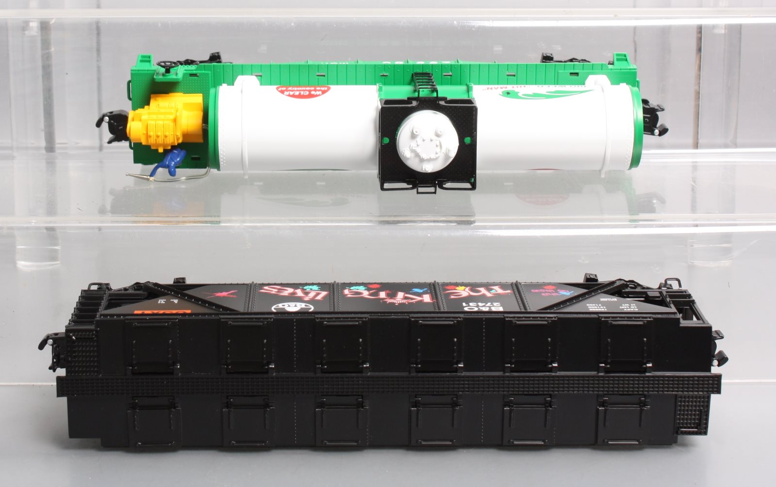 Lionel 6-11167 CSX Tank Car and Hopper (Set of 2)