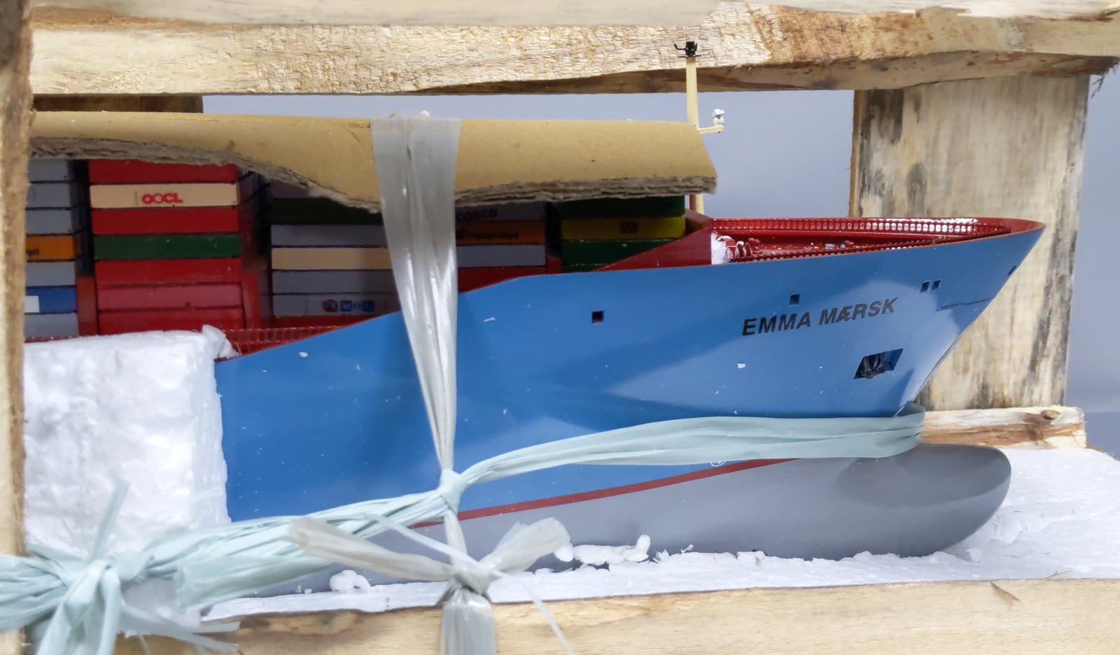 SavyBoat TK0027P 1/400 Scale Emma Maersk Container Ship with Display Base EX/Box