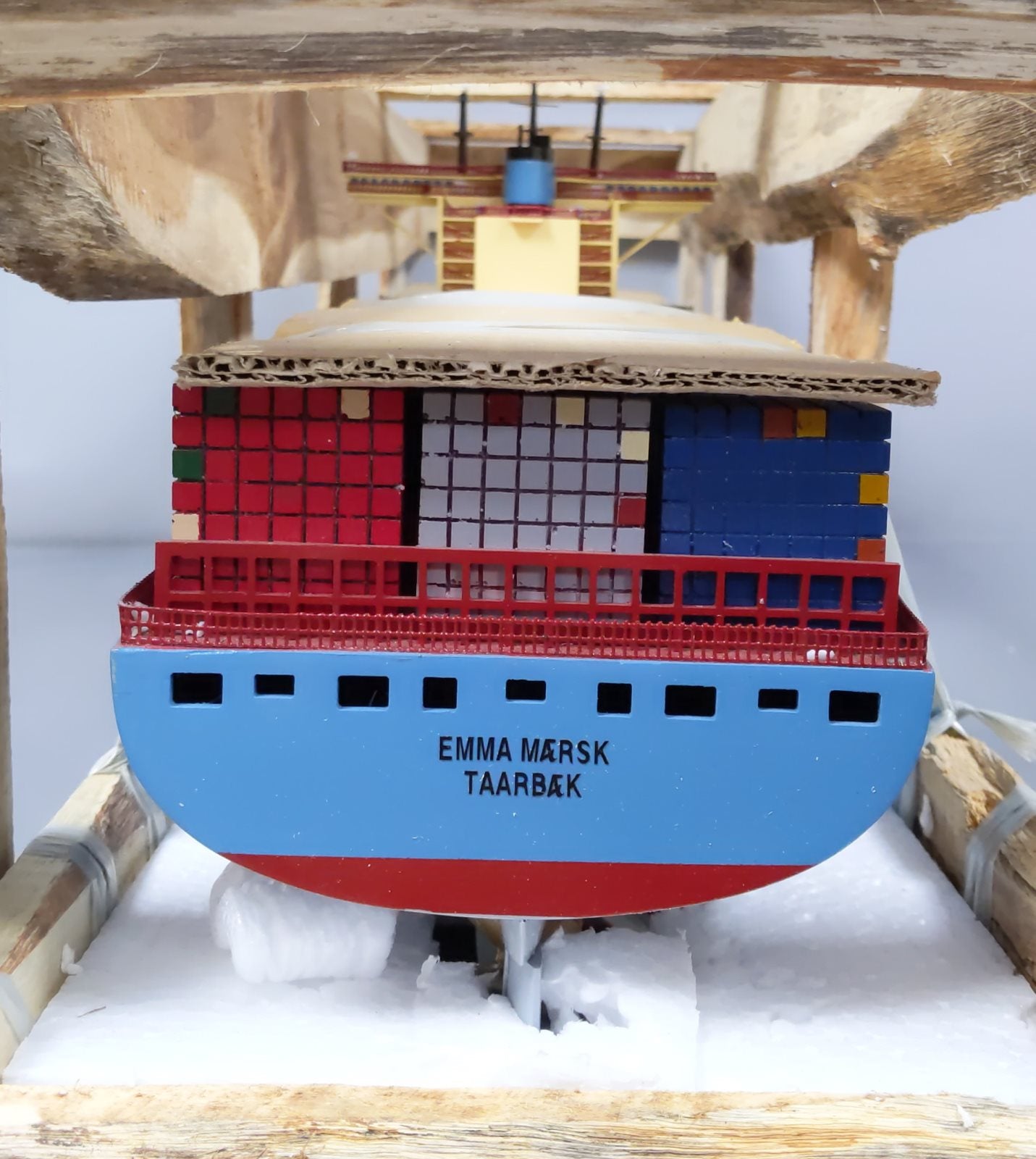 SavyBoat TK0027P 1/400 Scale Emma Maersk Container Ship with Display Base EX/Box