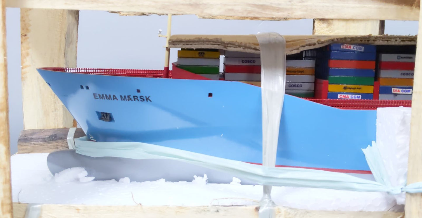 SavyBoat TK0027P 1/400 Scale Emma Maersk Container Ship with Display Base EX/Box