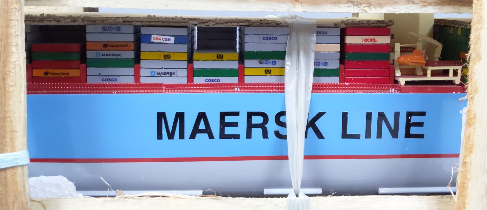 SavyBoat TK0027P 1/400 Scale Emma Maersk Container Ship with Display Base EX/Box