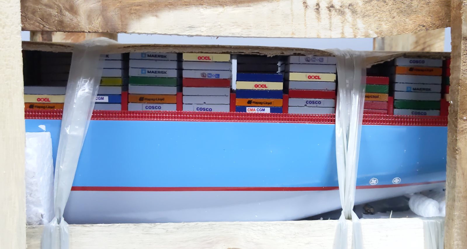 SavyBoat TK0027P 1/400 Scale Emma Maersk Container Ship with Display Base EX/Box