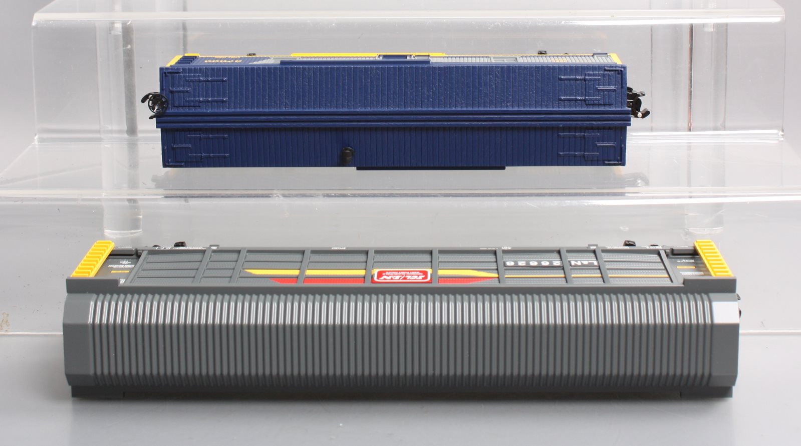 Lionel 6-30138 O-27 Chessie System Freight Cars Add-On (Set of 2)