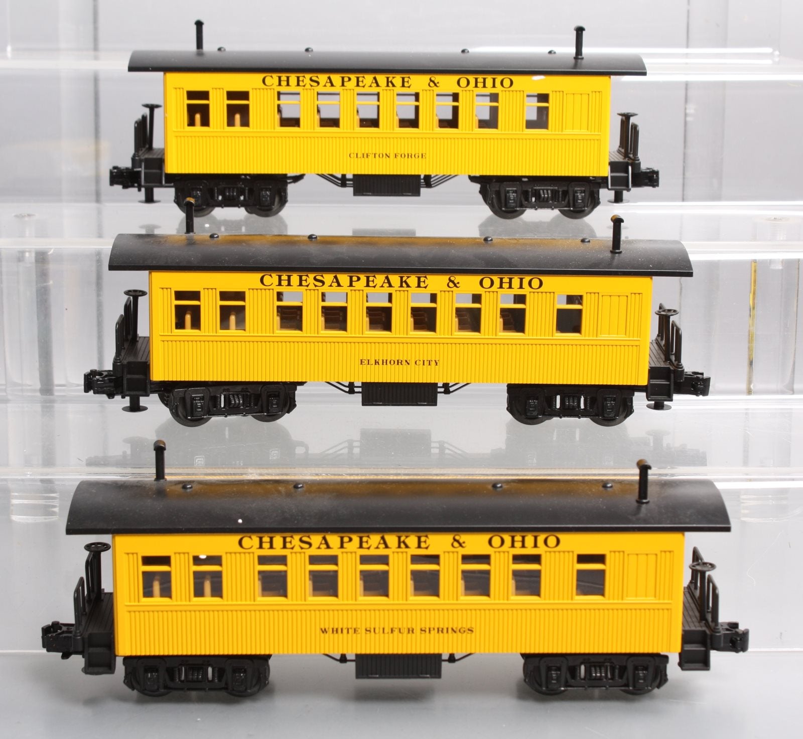 MTH 30-6425 O Chesapeake & Ohio Overton Passenger Coach Car Set (Set of 3)