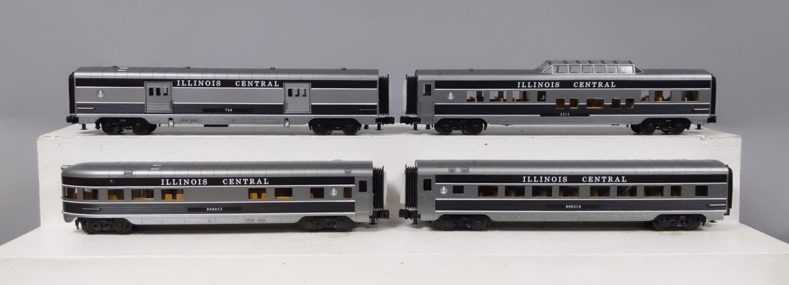 MTH 30-67642 O Illinois Central 60' Streamlined Passenger Car Set (Set of 4)