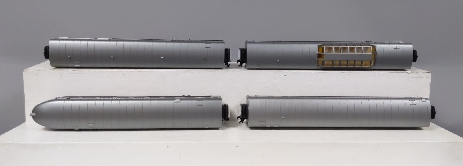 MTH 30-67642 O Illinois Central 60' Streamlined Passenger Car Set (Set of 4)