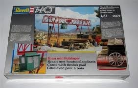 Revell 2059 HO Crane with Timber Yard Building Kit
