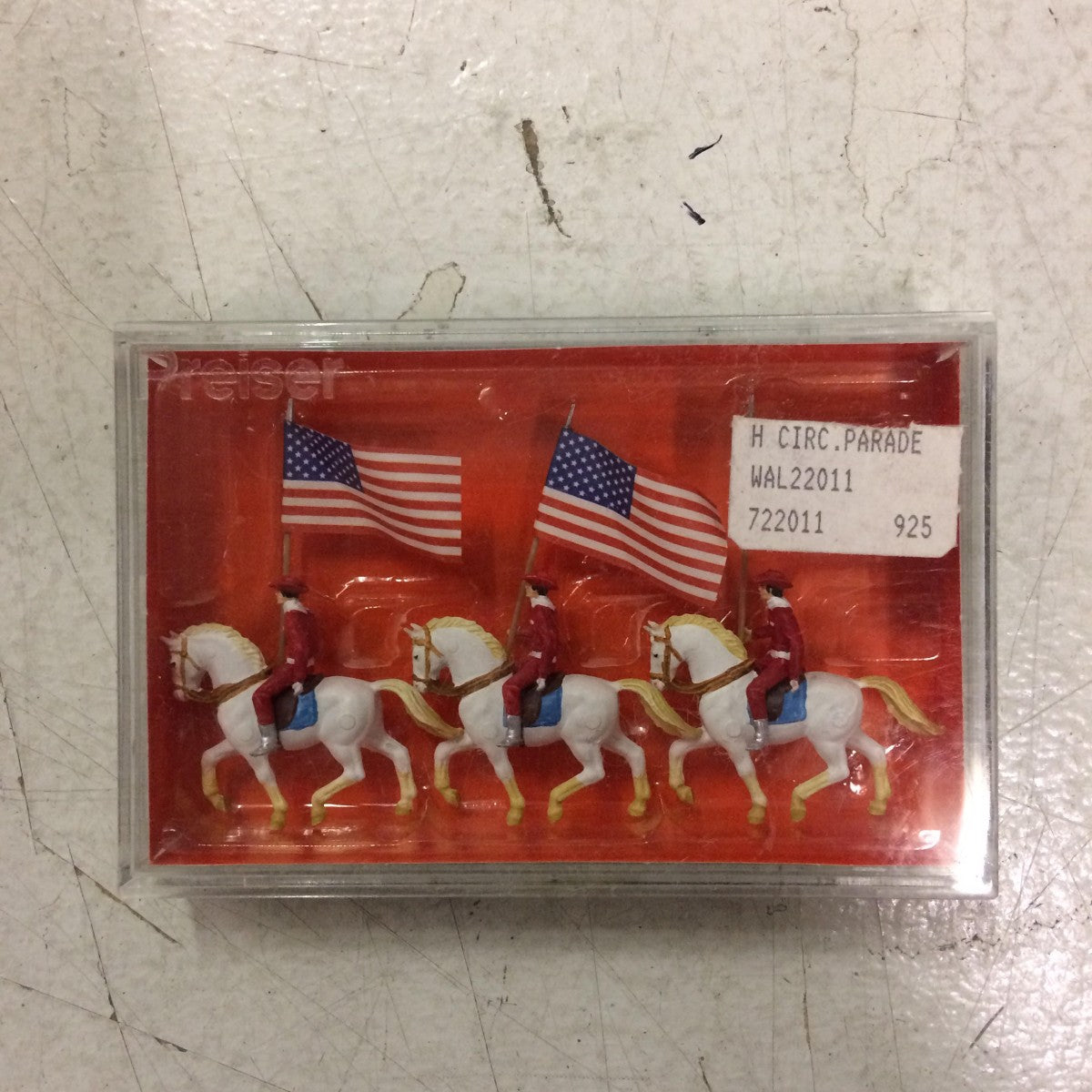 Preiser 22011 HO Circus Parade Riders Figures w/US Flags (Set of 3)