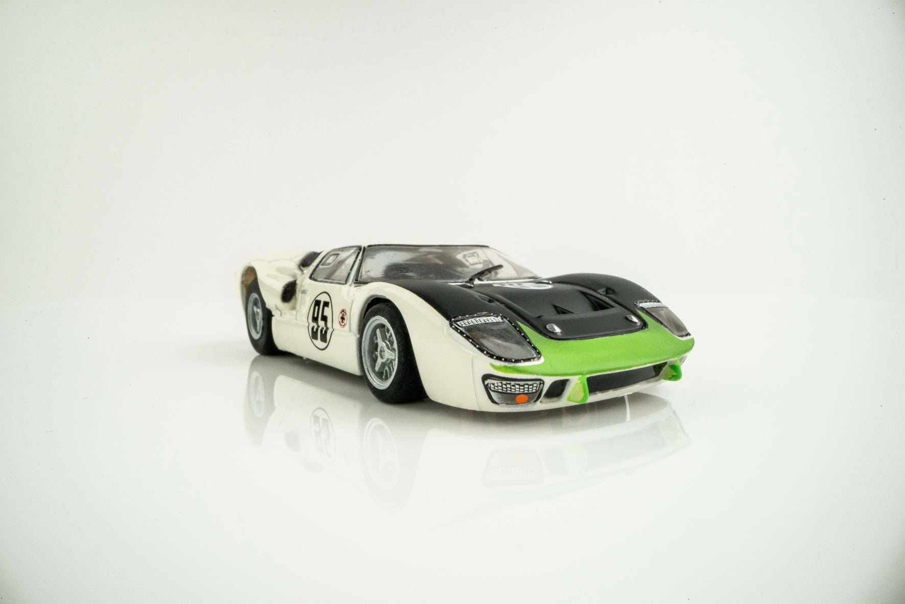 AFX 22056 HO Collector Series Clear Ford GT40 Mark II #95 Daytona Slot Car