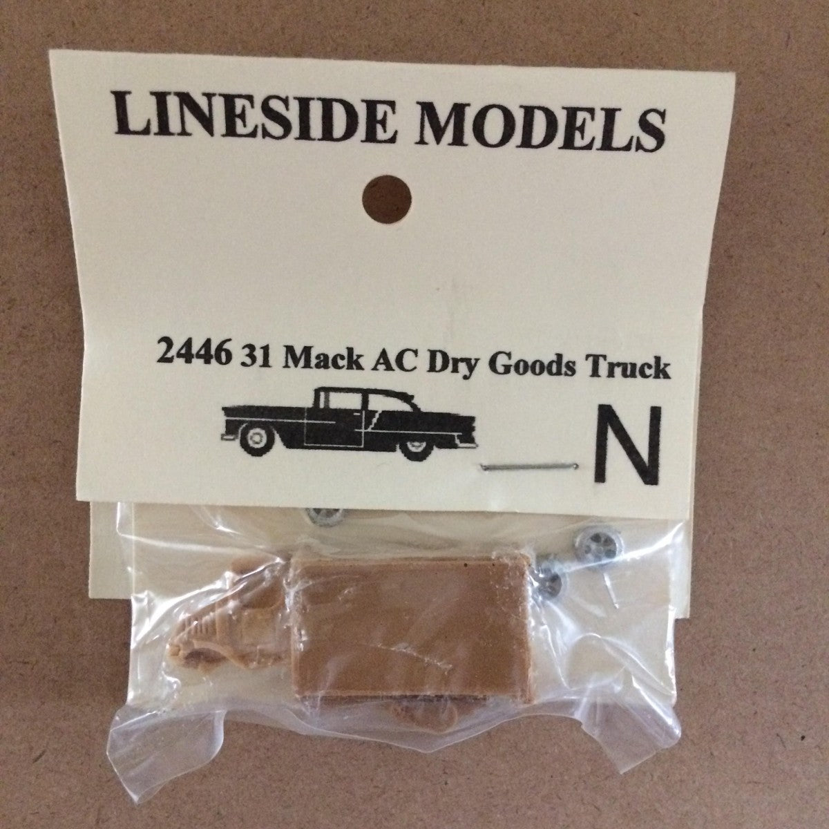 Lineside Models 2446 31 Mack AC Dry Goods Truck