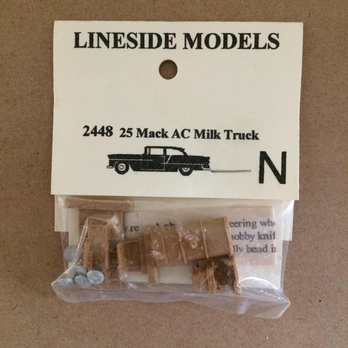 Lineside Models 2448 25 Mack AC Milk Truck