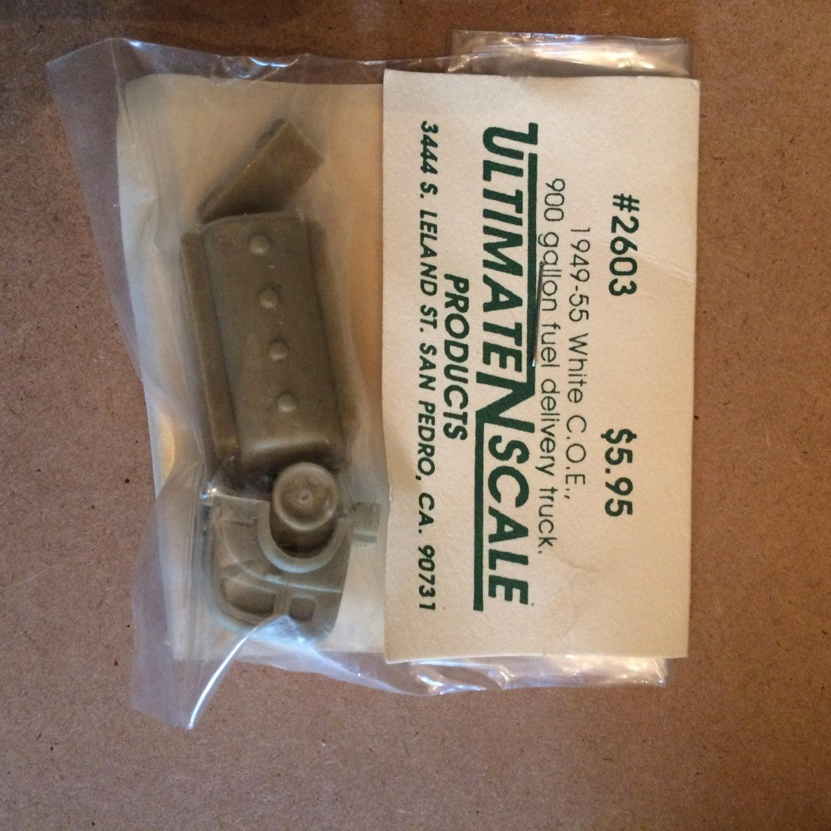 Ultimate N Scale 2603 N 1949-55 White C.O.E.900 Gallon Fuel Truck Resin Kit