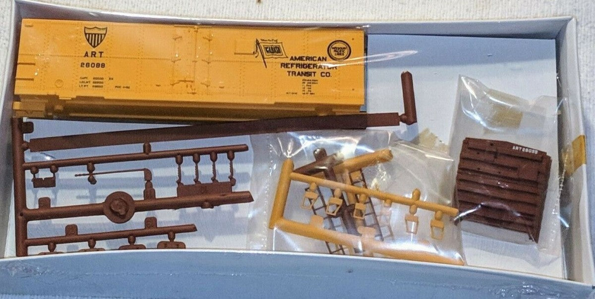 Walthers 932-2552 HO 40' Meat Reefer ART