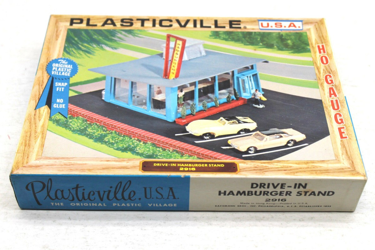 Plasticville 2916 Drive-In Hamburger Stand Building Kit