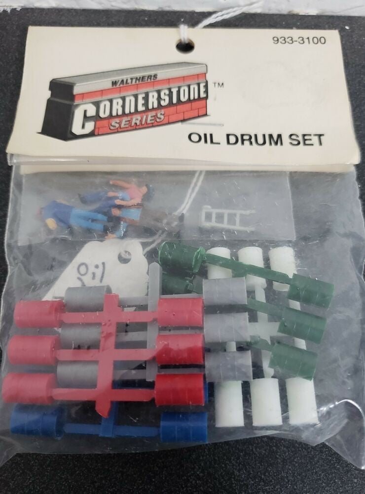 Walthers 933-3100 HO Scale Oil Drum Set & Figures