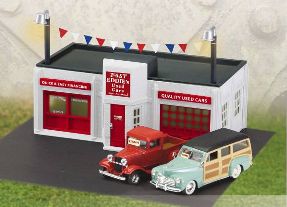 Lionel 6-22468 O Fast Eddie's Used Car Lot w/2 Diecast Cars (Assorted)