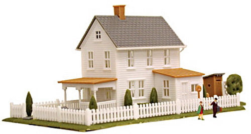 Model Power 2603 N Farm House Buil Up Lighted W/2 Handpainted Figures