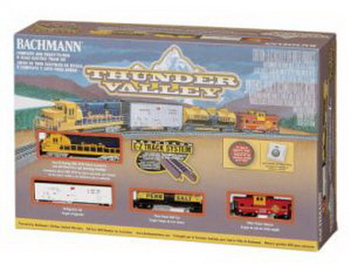Bachmann 24013 N Scale Santa Fe Thunder Valley Diesel Starter Freight Train Set