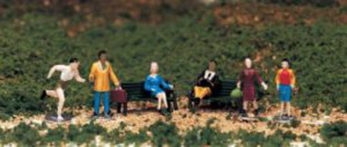 Bachmann 42339 HO People at Leisure Hand Decorated Figures (Set of 6)
