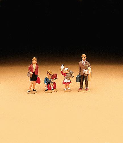 LGB 51400 Family Figures (4)