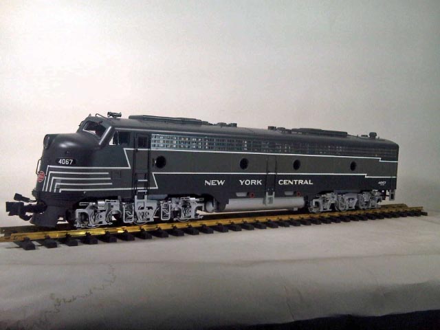 Aristo-Craft 23611 G Scale NYC E-8 Powered Diesel