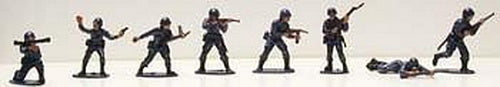 Model Power 5698 HO Command Action Figures (Set of 8)