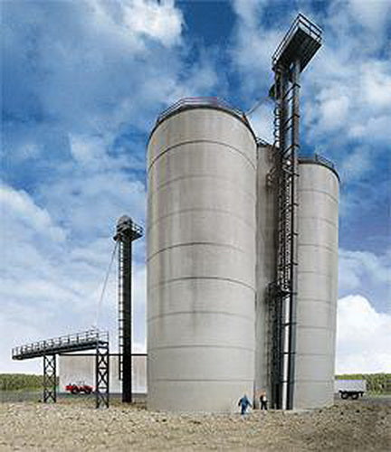 Walthers 933-2975 HO Corn Storage Silos & Elevators Structure Kit