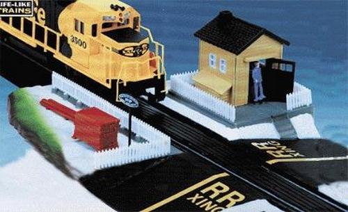 Life Like 8310 HO Switchman w/ Lighted Building Power-Loc