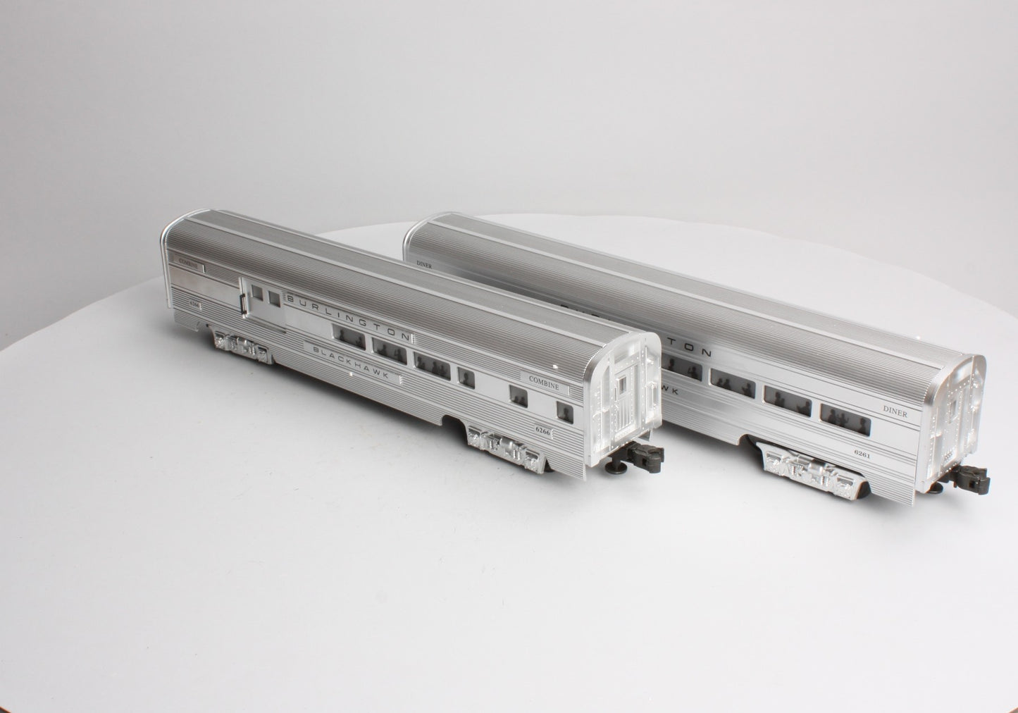 Williams 43002 O Gauge Burlington 60 Ft. Streamline Passenger Car 2-Pack