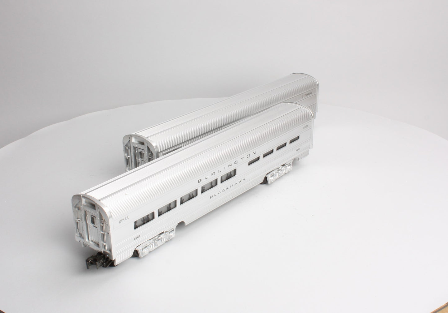 Williams 43002 O Gauge Burlington 60 Ft. Streamline Passenger Car 2-Pack