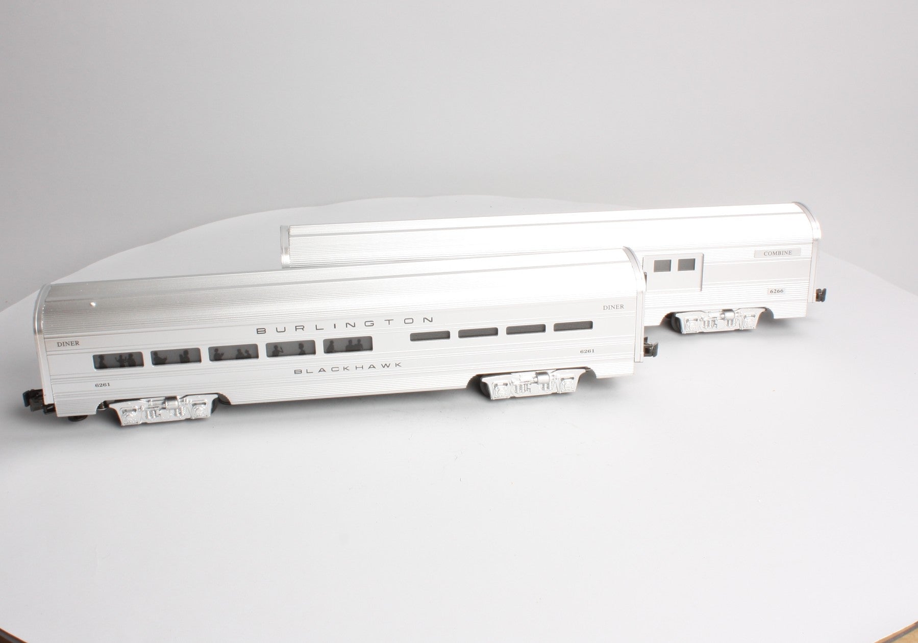 Williams 43002 O Gauge Burlington 60 Ft. Streamline Passenger Car 2-Pack