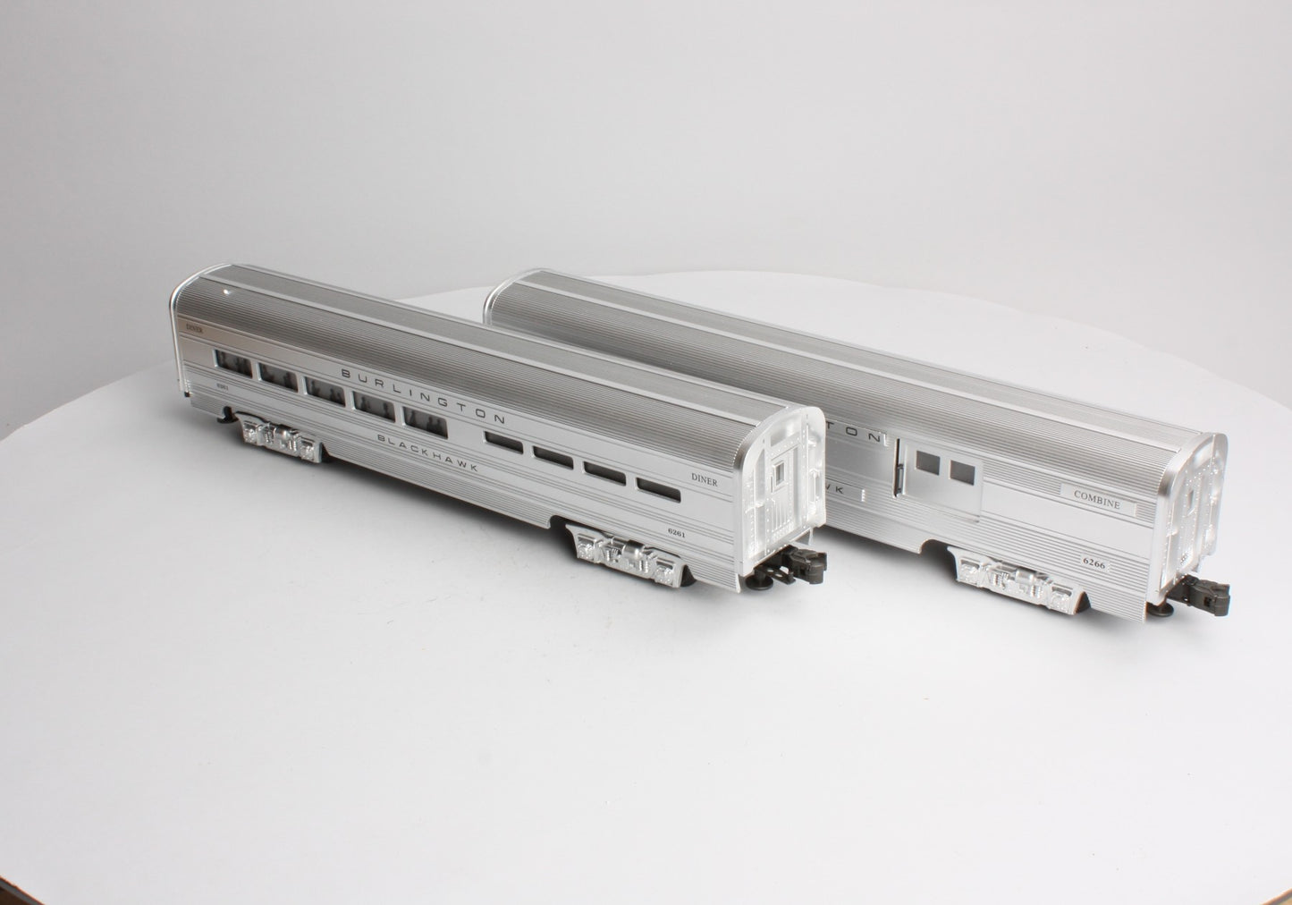 Williams 43002 O Gauge Burlington 60 Ft. Streamline Passenger Car 2-Pack