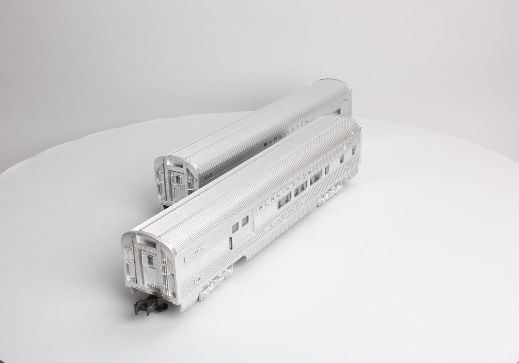 Williams 43002 O Gauge Burlington 60 Ft. Streamline Passenger Car 2-Pack