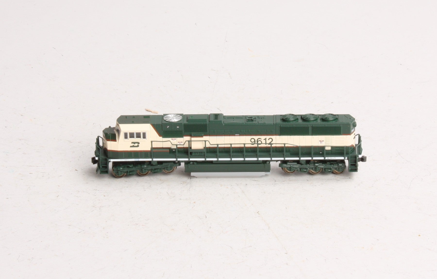 Kato 176-6505 N Scale Burlington Northern SD70MAC Diesel Locomotive #9612