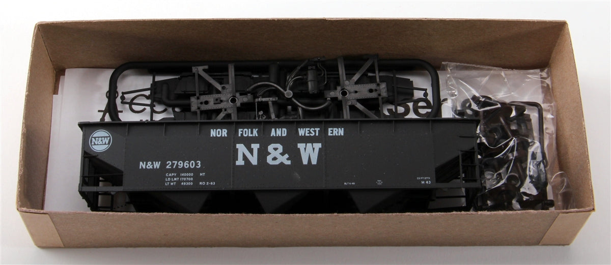 Accurail 75191 HO KIT Norfolk & Western 70-Ton Offset Triple Hopper