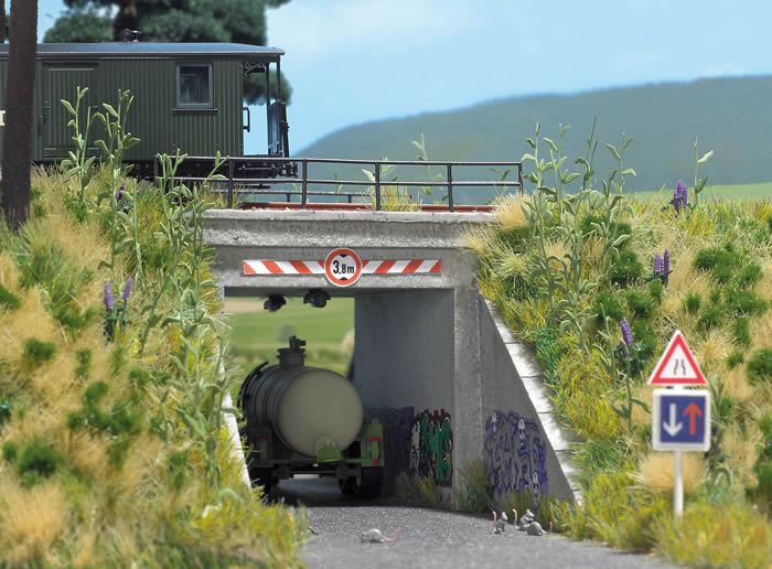 Busch 1409 Underpass