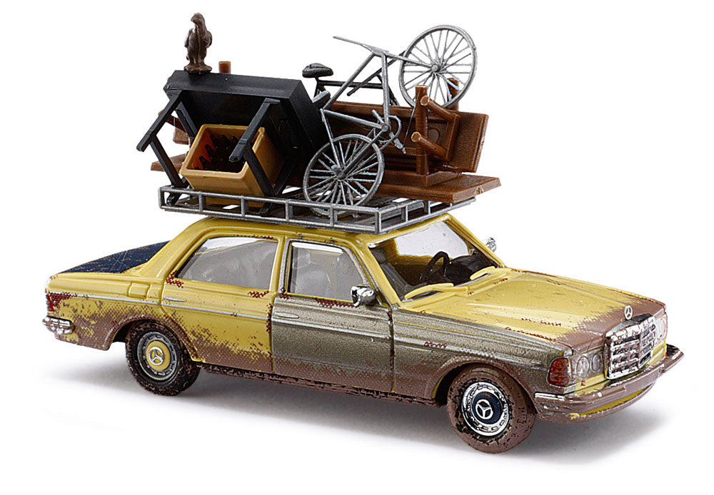 Busch 46858 MB W123 w/Roof Top Load