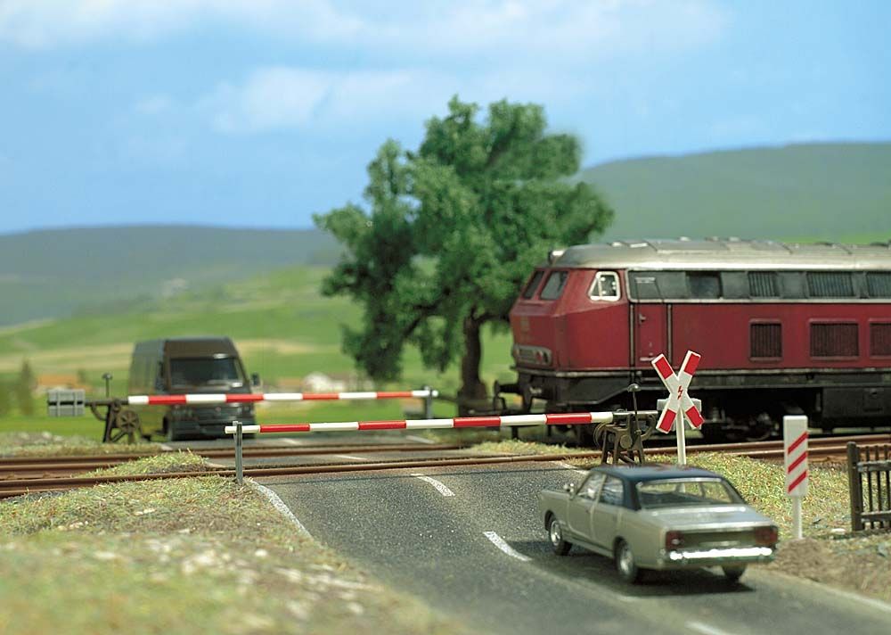 Busch 6021 HOI Rail Level Crossing Set