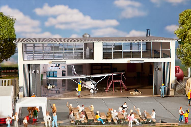 Faller 130580 Sport Airfield – Trainz